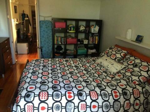 Lovely one bedroom flat next to Newtown 4/6-14/10. $500p/w inc bi