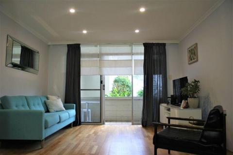 LIVE THE BONDI LIFESTYLE - 2 bedder with Pool and Parking