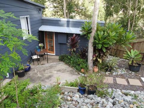 Eumundi town, cosy private country cottage