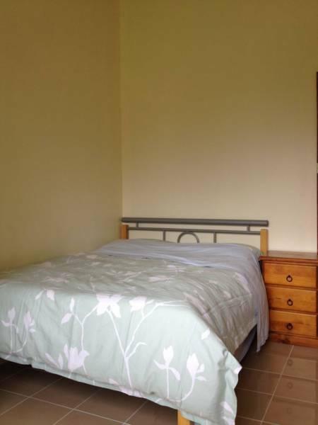 F/Furnished quiet comfy double room AC no bill NBN WiFi FIFO