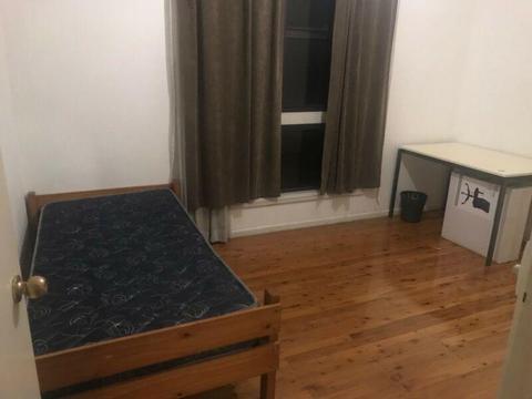 One big room for rent in Patricia St Marsfield
