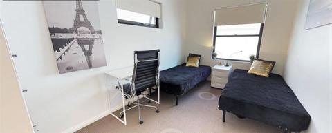 TRIO twinshare/couple room in Ross St Forest Lodge!