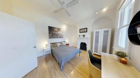 Lovely place with twinshare/couple rooms in Darlinghurst!
