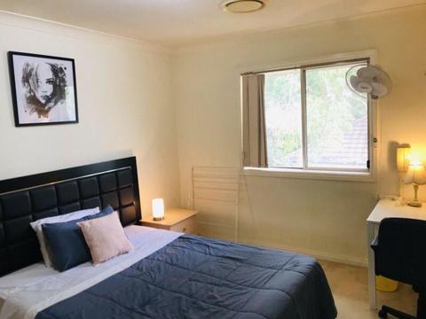 5 minute walk to Chatswood Train Queen room