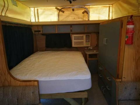 Nice Caraven Room For Rent(Woolworth Karama shopping centre)