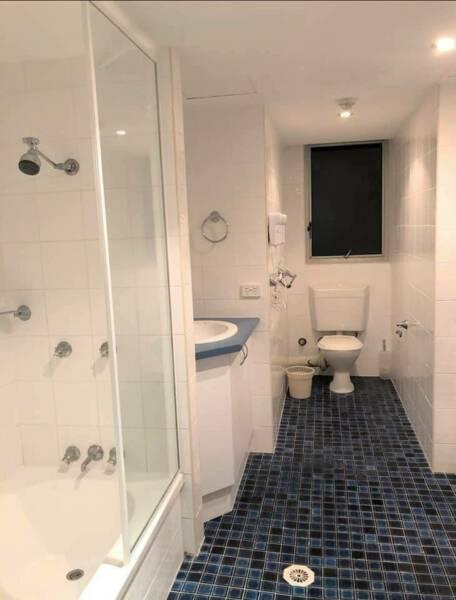 Cheap accommodation in surfers paradise !!!