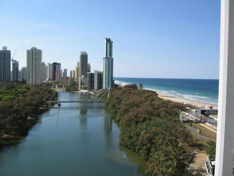 Surfers Paradise BEACHfront Apartment-BIG room All Bills included