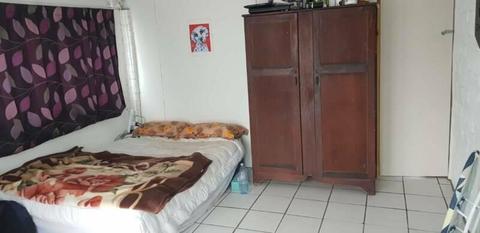 NICE ROOM available next to UQ in ST LUCIA