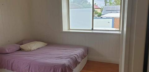 A master room available in Annerley