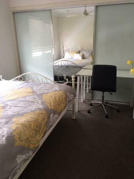 Room to rent - Everton Park - available 15 June