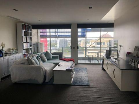 Kangaroo Point - bedroom available in share apartment