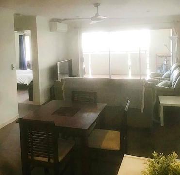 Main Couple's room for rent at Kangaroo point