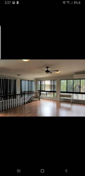 1 or 2 Rooms available 400m to beach broadbeach Free wifi/elec