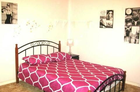 Private QUEEN Bedroom Spacious Fully Furnished RICHMOND