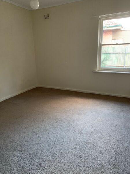 Spacious room for rent in Westbourne Park including bills