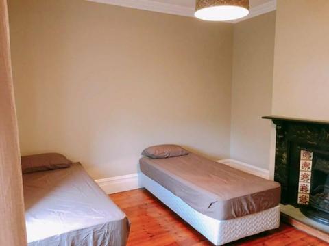 Room for 2 - just 5 minutes to Hobart CBD