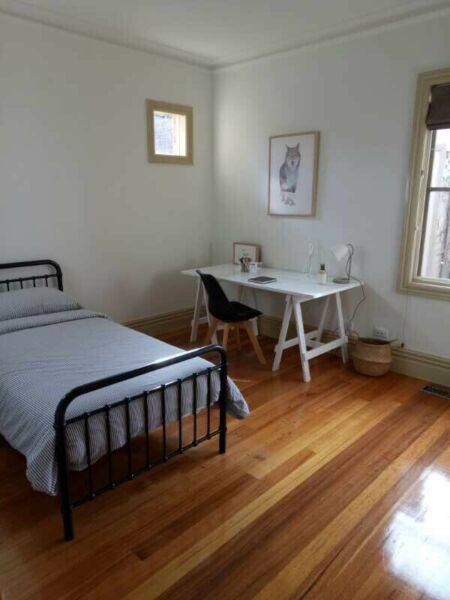 One bedroom available in Glen Iris near everything