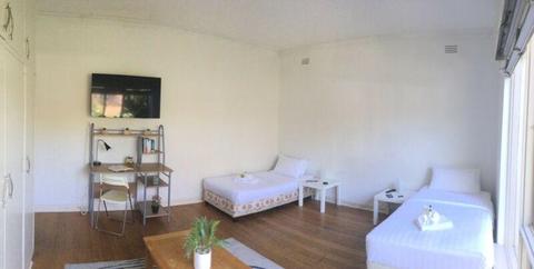 SPACIOUS DOUBLE ROOMS IN ST KILDA!