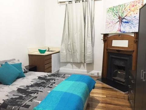 ROOMS AVAILABLE IN GORGEOUS SHARE HOUSE IN ST KILDA!