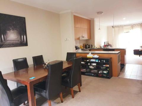 Spacious Shared Room for Couples or 2 people in Southbank