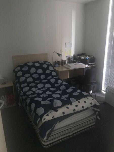 Private bedroom in CBD/lease transfer/$239pw