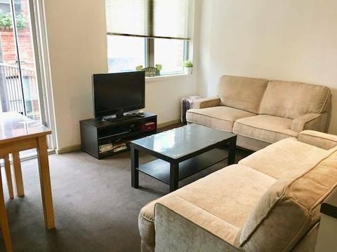 Double room with private bathroom in Melbourne city CBD apartment
