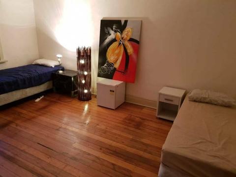 Super Large Bedroom Available In St Kilda!!