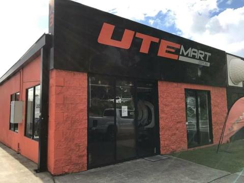 SHOW ROOM AND WAREHOUSE BURLEIGH HEADS FOR LEASE