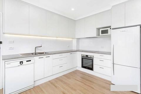 Renovated 2 bedroom unit - Electricity included