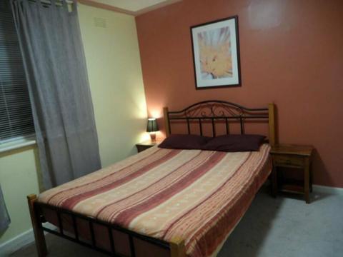FULLY FURNISHED 2BEDROOM FLAT suit 2 TRAVELLING COUPLES