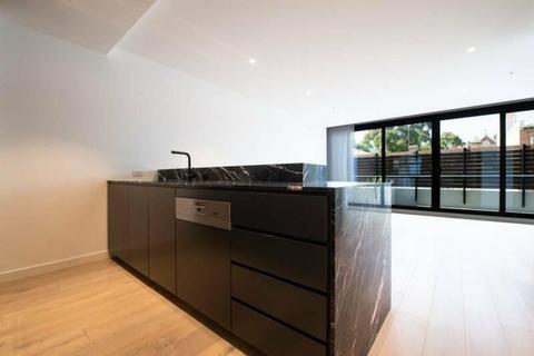 3 Bedrooms Apartment/Townhouse in South Melbourne for Lease