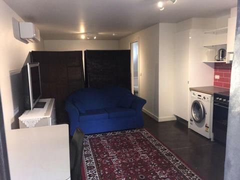 Studio apartment furnished style unit Bulleen $300pw