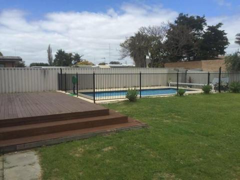 RENT IN EAST BUNBURY WITH A POOL! PETS CONSIDERED! DUCTED AIRCON