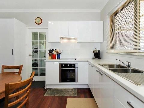 4BDR House in Coolbellup - Great Location - Quiet & Convenient