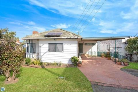21 Northcliffe Drive, Lake Heights NSW 2506