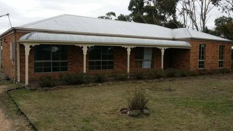 3 Bedroom House Clunes VIC 1/2 Acre