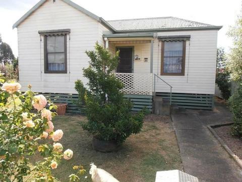 House for sale in CASTERTON VIC.3311 40 mins from Hamilton VIC