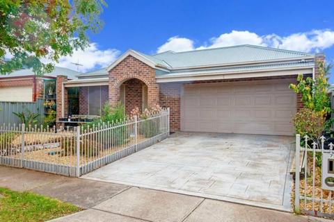 A Family Home in Tarneit Looking for its New Family!!