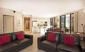 GIRLS SHARED ROOM IN A GREAT APARTMENT - DEE WHY BEACH
