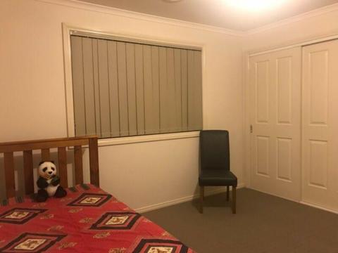 Room for Rent in Tarneit (550 Meter/4min WALK to Tarneit station)