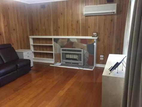 NOBLE PARK ROOM FOR RENT!