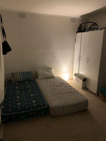 Cheap Room on sharing is available
