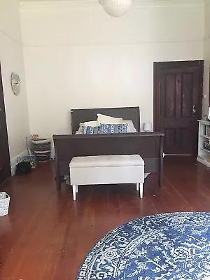 Large furnished room on Eastern Hill short walk to the ferry