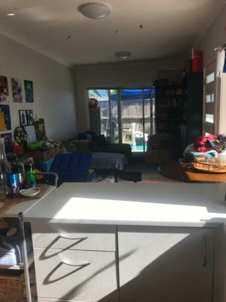 2 bedroom Granny flat for rent. Short term from 12 July for 6 wk