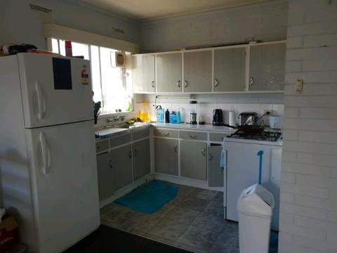 Short term rent at Glenroy Furnished apartment ($200 pw)