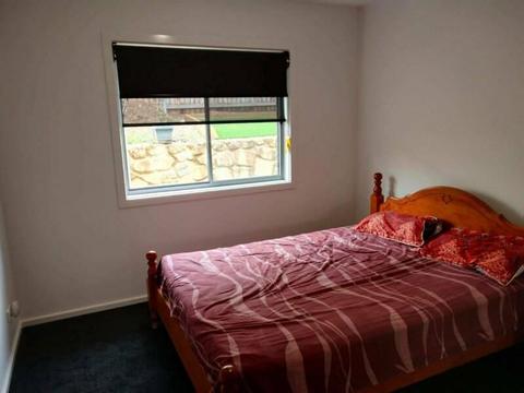 A room available for rent $180 Inc bill in new house in Moncrieff