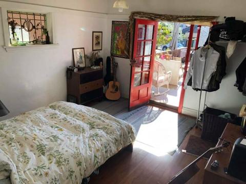 4 month furnished room for rent in Clovelly!