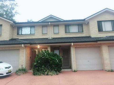 Blacktown Townhouse Room for rent