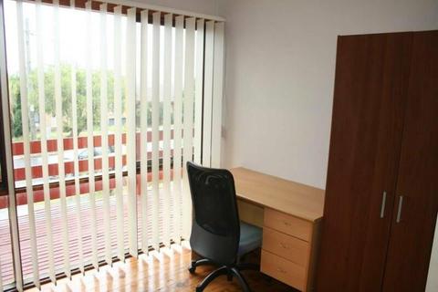 One bedroom walking to MQ uni and stations-short term rent