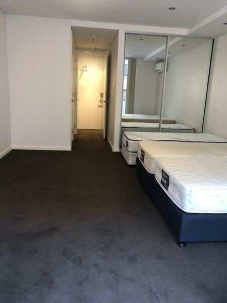 City ultimo fully furnished master bedroom with en-suite for rent